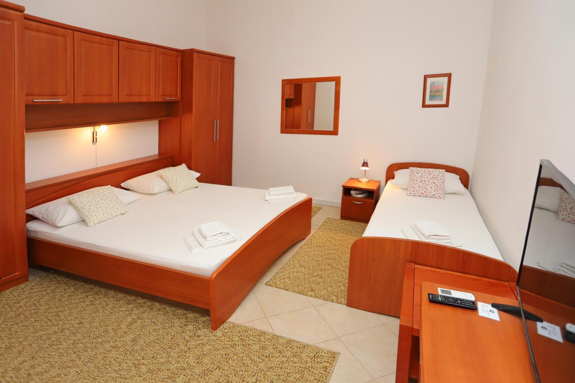 Apartments Edita & Robert Lokva Rogoznica Ngoại thất bức ảnh