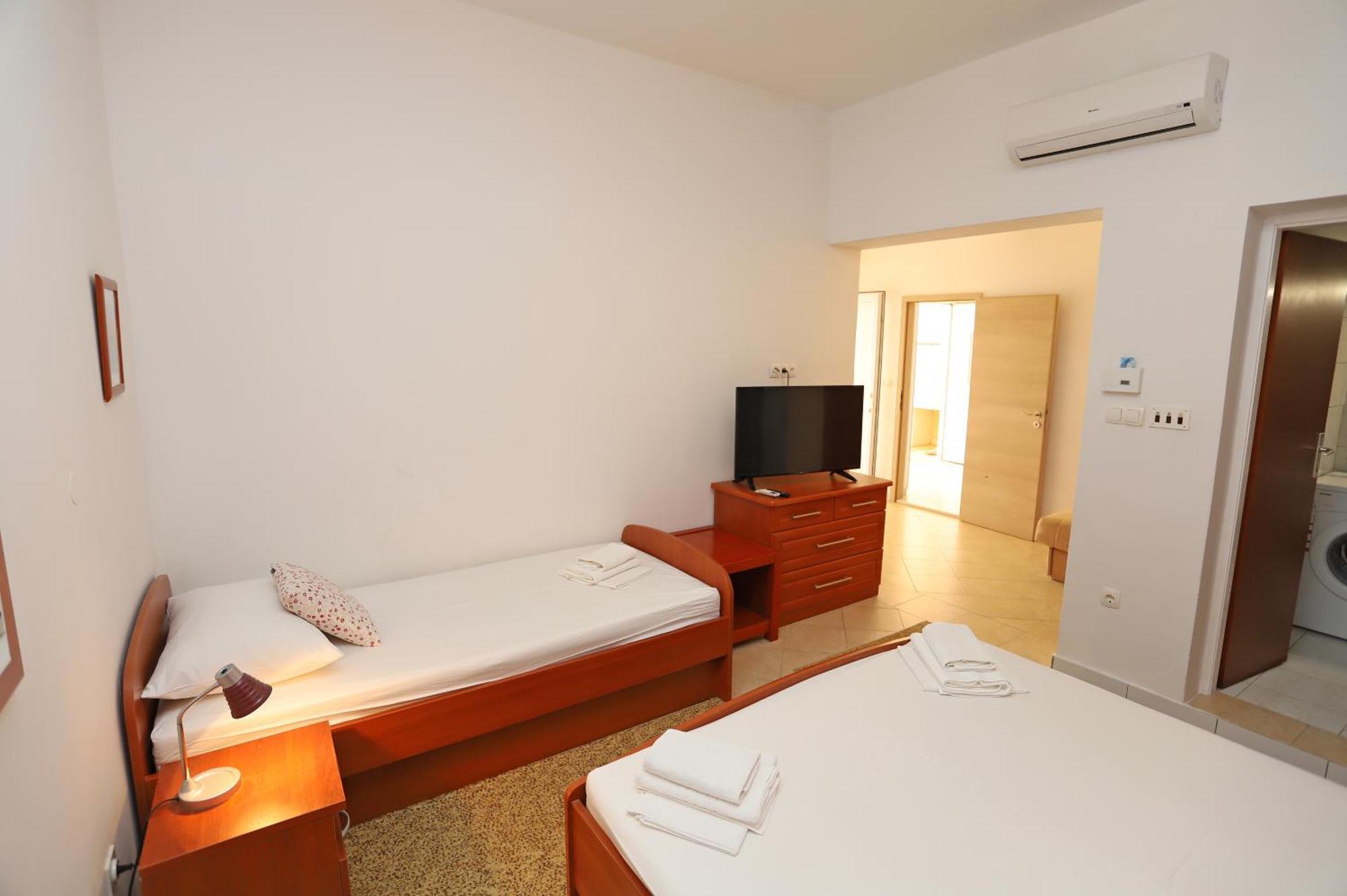 Apartments Edita & Robert Lokva Rogoznica Ngoại thất bức ảnh