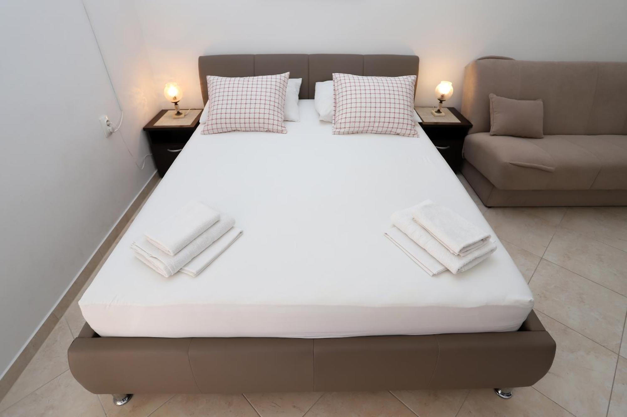 Apartments Edita & Robert Lokva Rogoznica Ngoại thất bức ảnh